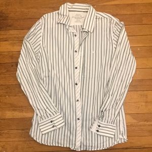 Men’s M American Eagle button down dress shirt